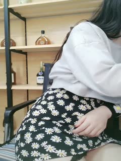 继父抓包继女果体并射了她满身
